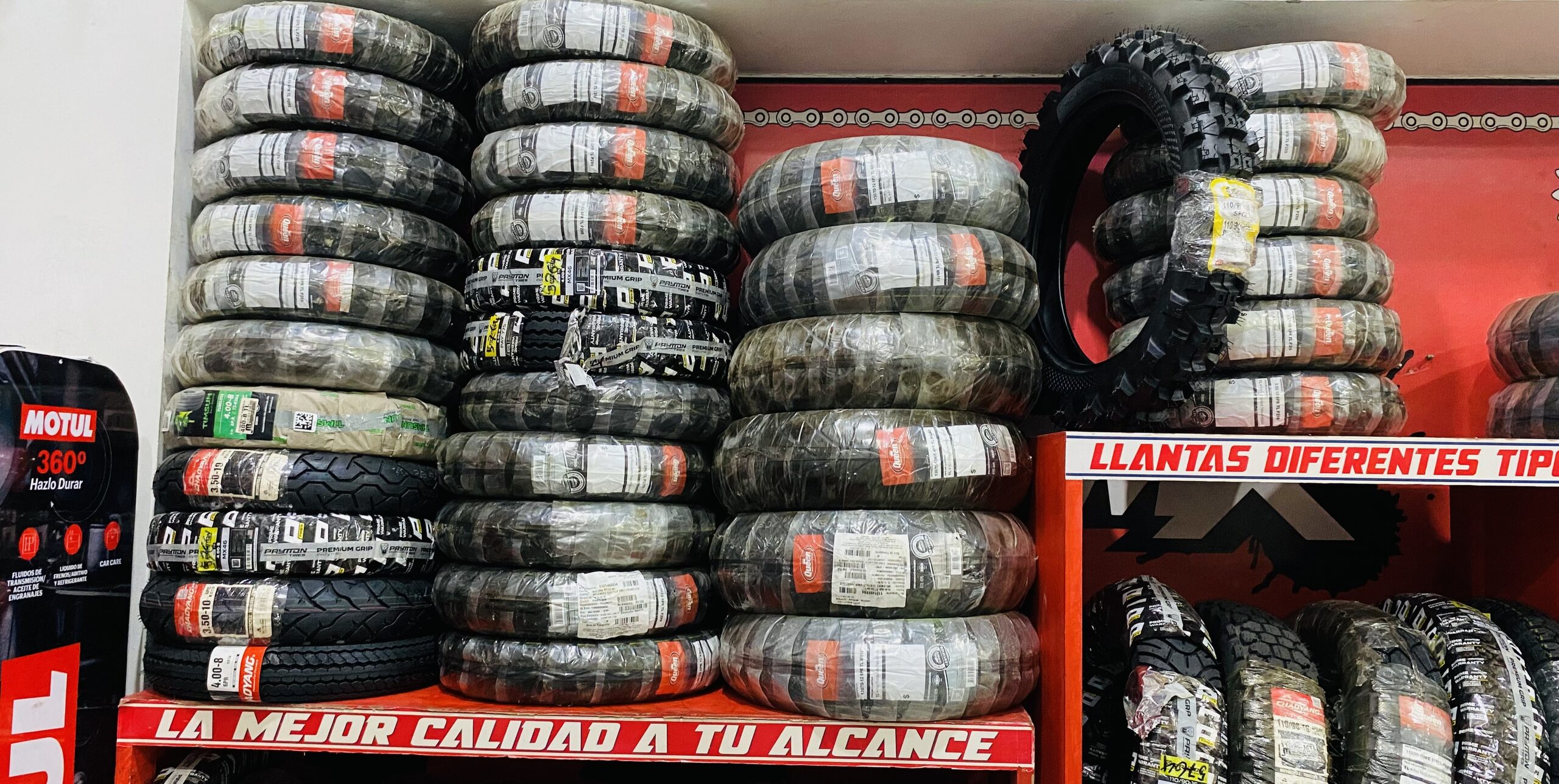 Estantería de llantas para motocicleta Payton y Timsun en JM Repuestos