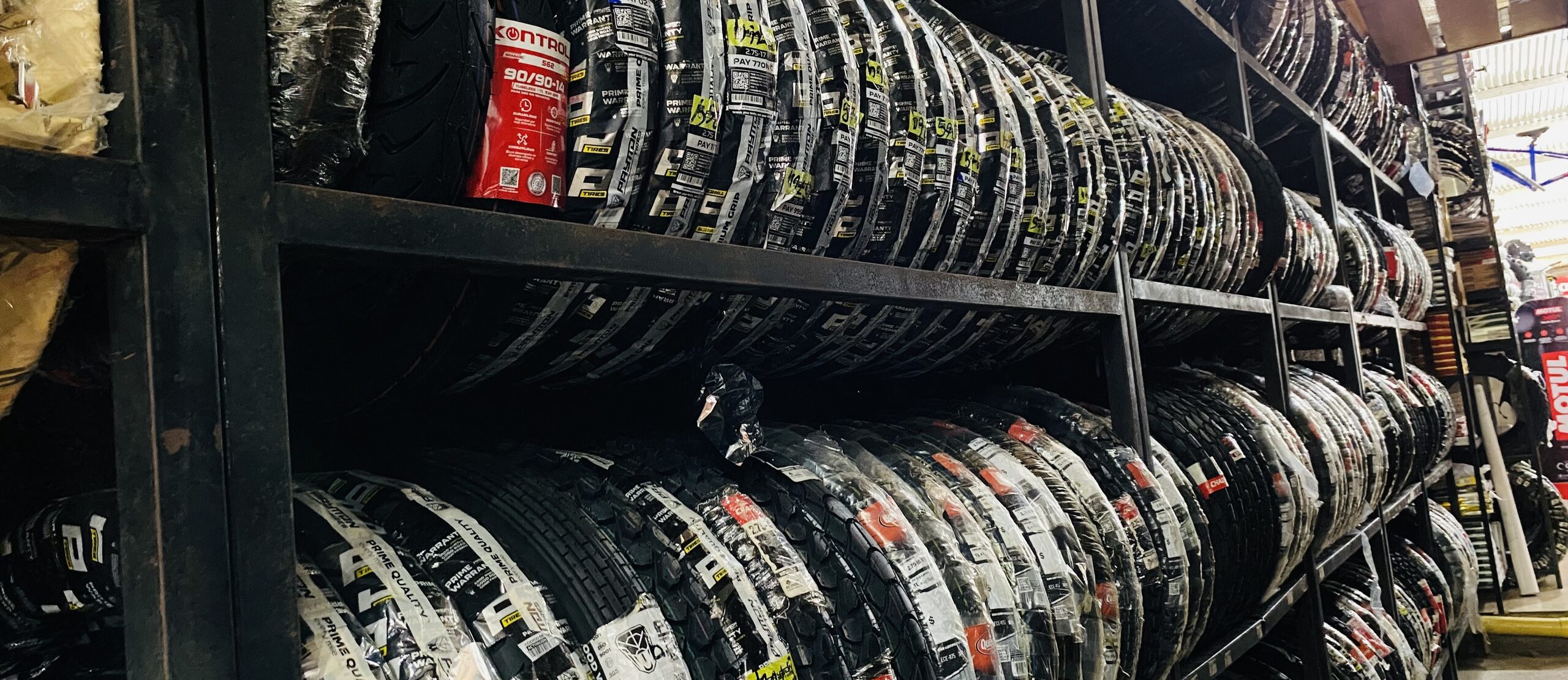 Estantería de llantas para motocicleta Kontrol y Payton en JM Repuestos
