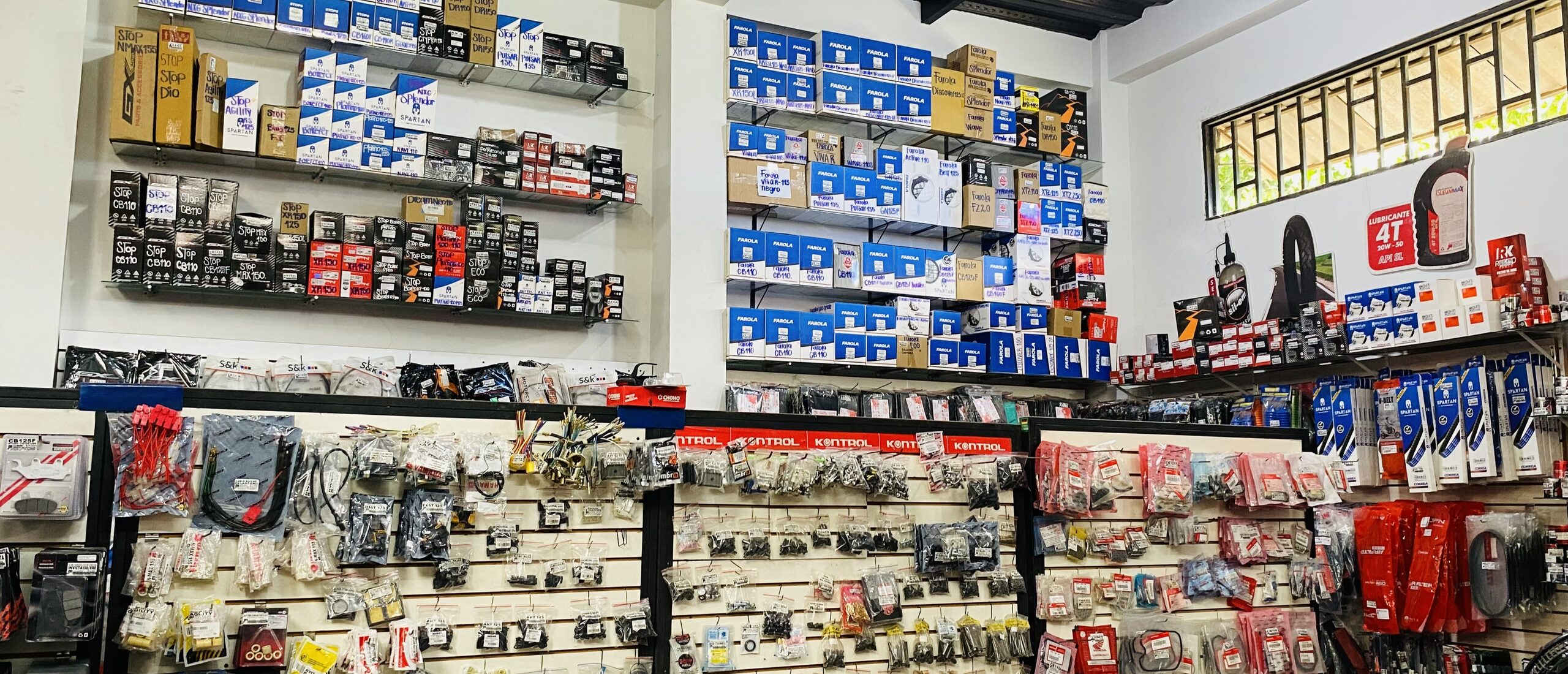 Farolas, aceites y repuestos eléctricos para motocicleta en JM Repuestos